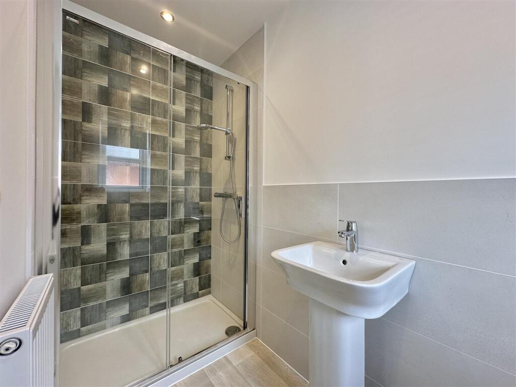 EN SUITE