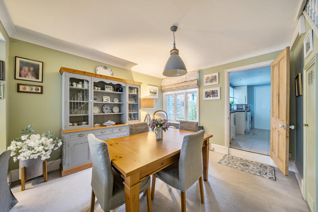 1365867-5-68ee6a0...