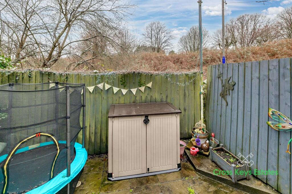 Enclosed Rear Courtyard Garden