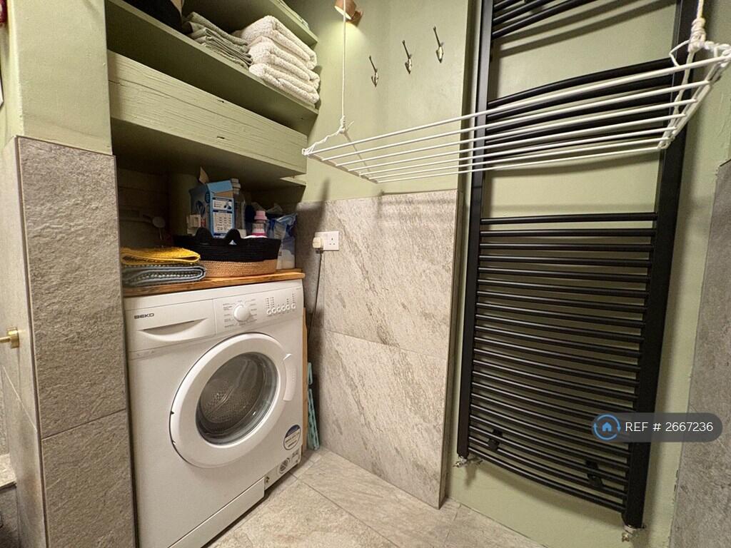 Laundry With Ceiling Rack 