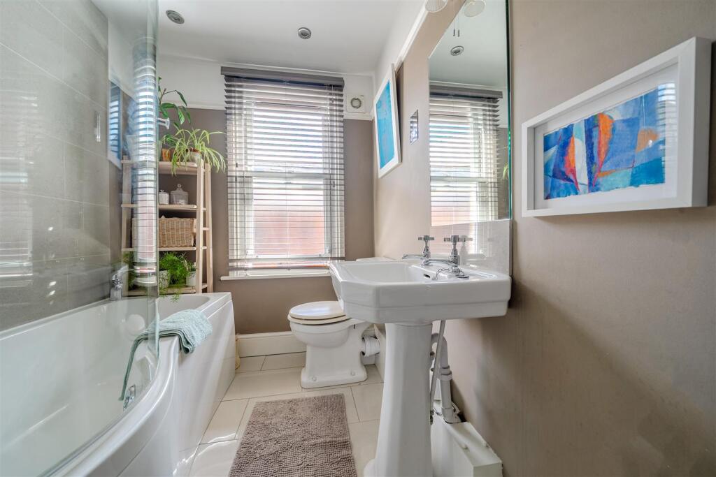 bathroom h.jpg
