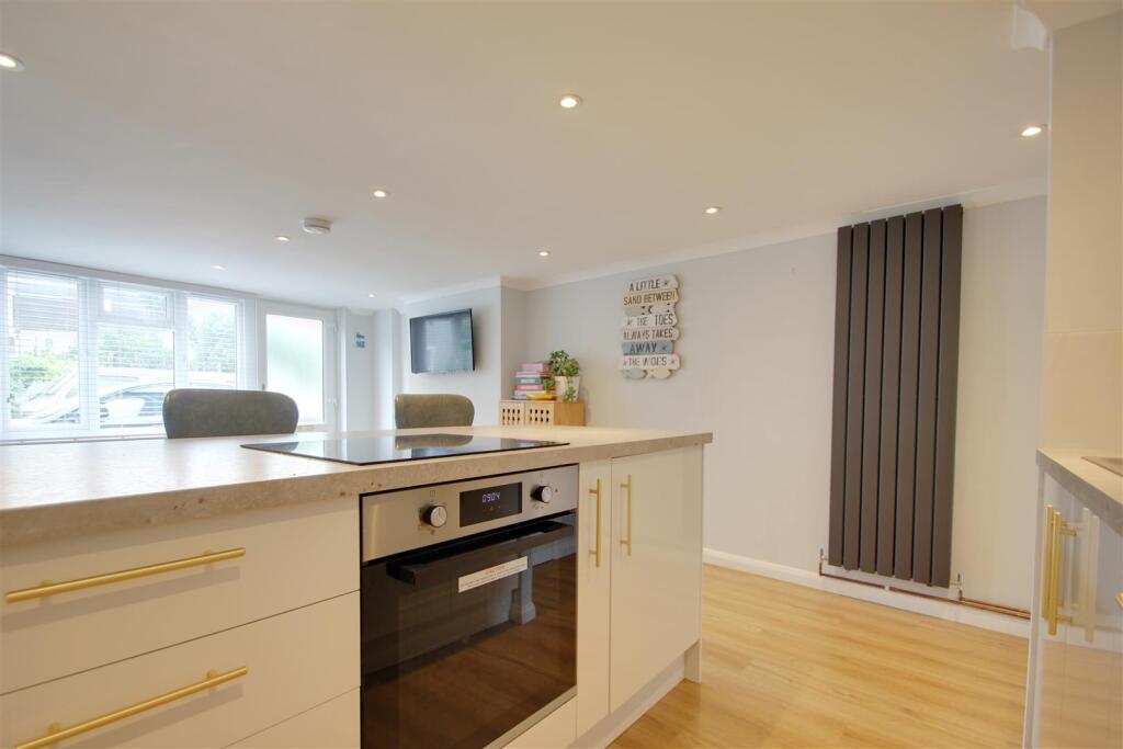 Open Plan Lounge Kitchen