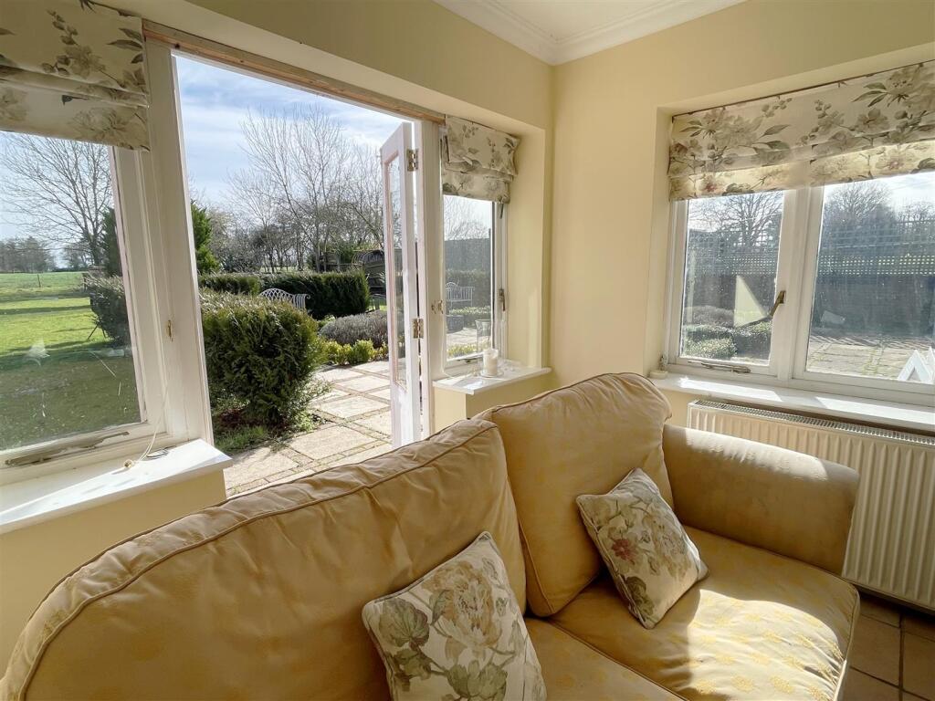 Garden Room - Grd 1.JPG