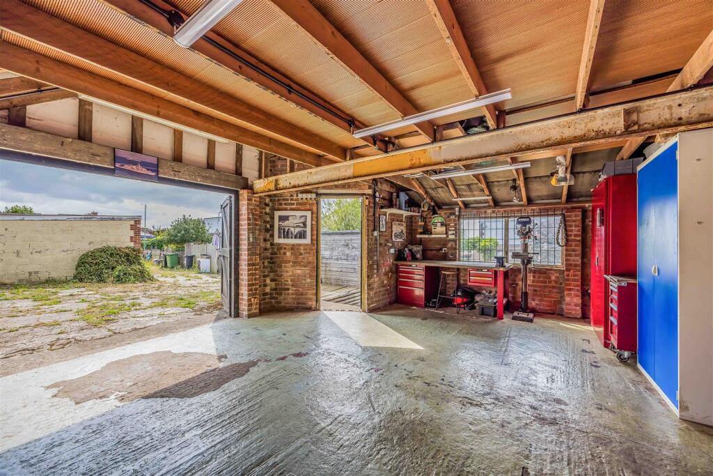 97 Woodfield Avenue, Drayton-Small-PorticoMarketin