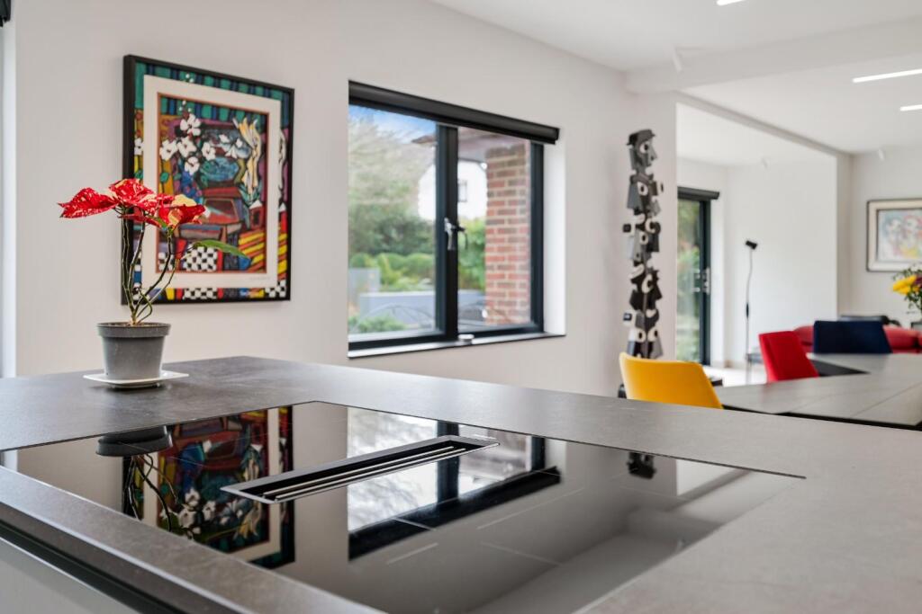 CUDDINGTON PARK CLOSE (23).jpg