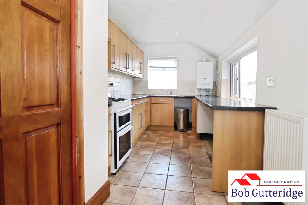 FITTED KITCHEN