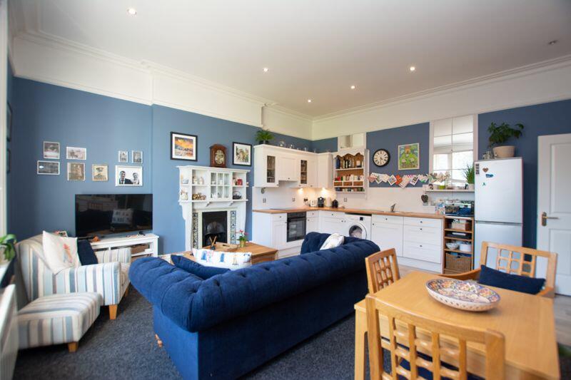 Lounge/Kitchen