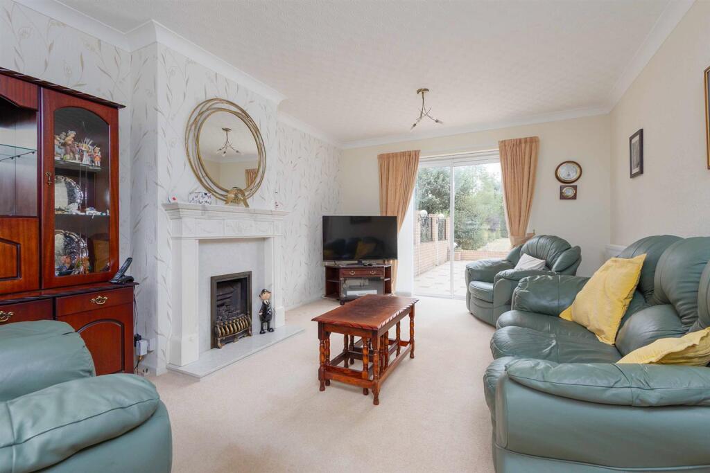 21 Lime Tree Avenue, Rugby (2).jpg