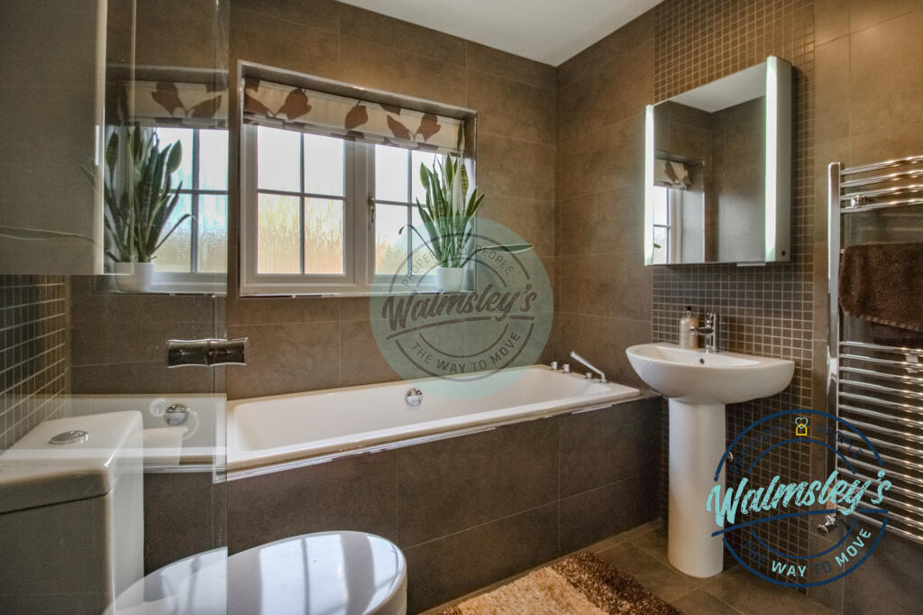 Relaxing and indulgent 4 piece bathroom
