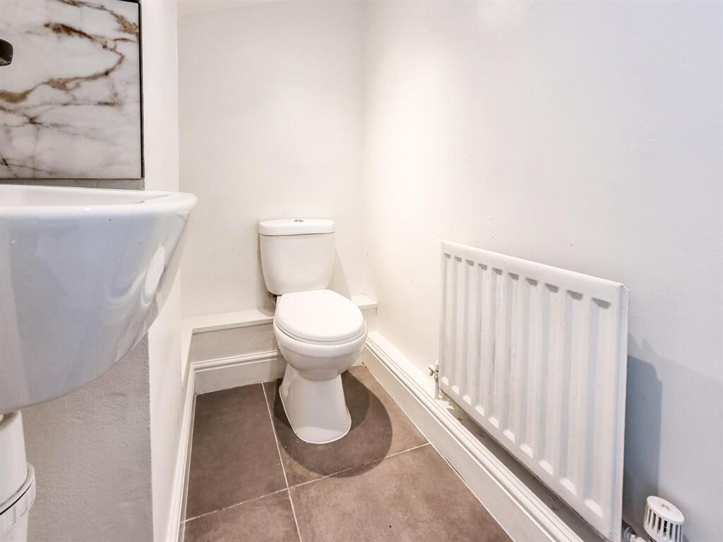 GROUND FLOOR CLOAKROOM