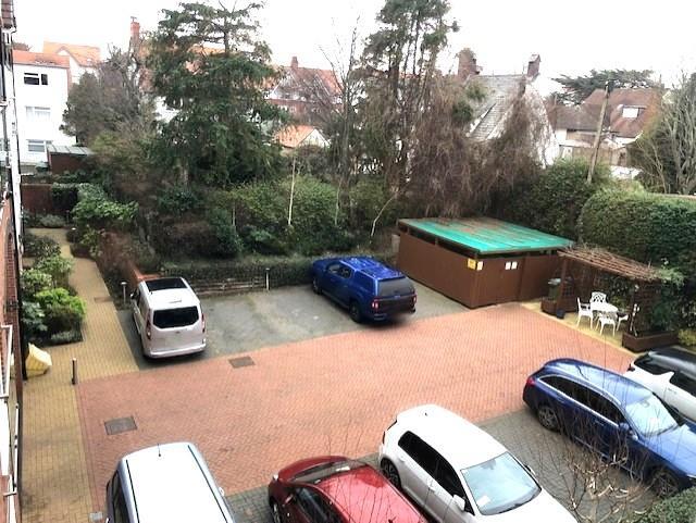 COMMUNAL PARKING