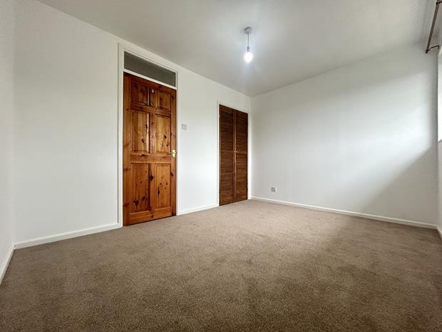 Bedroom 1 (2)