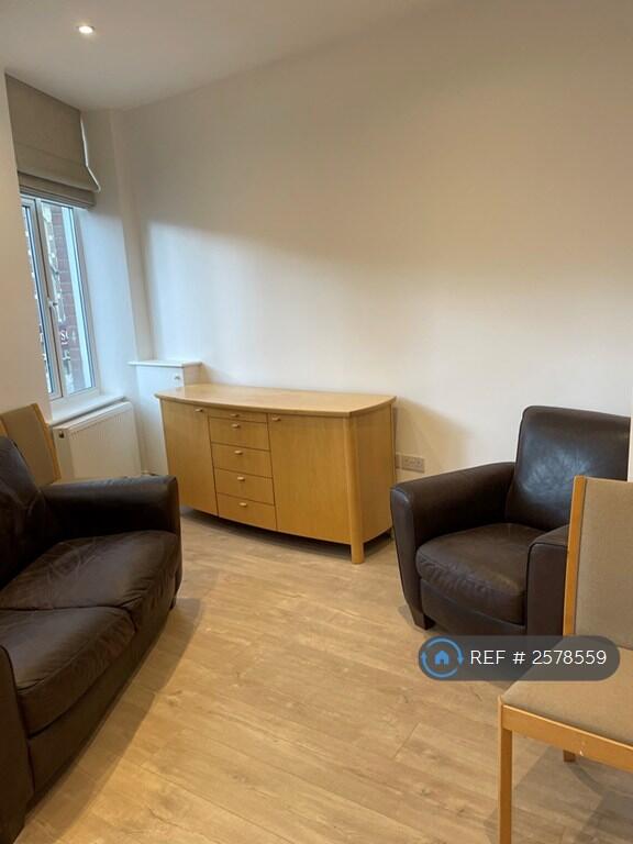 Has 3 Large Windows Across Span Of Room