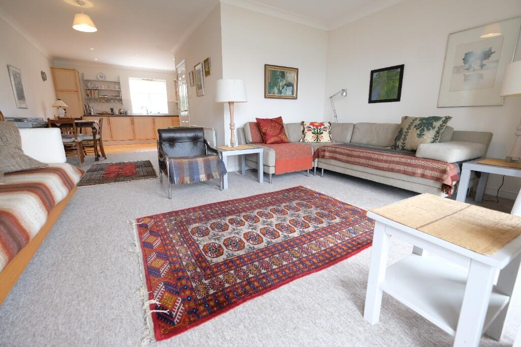 OPEN PLAN ROOM