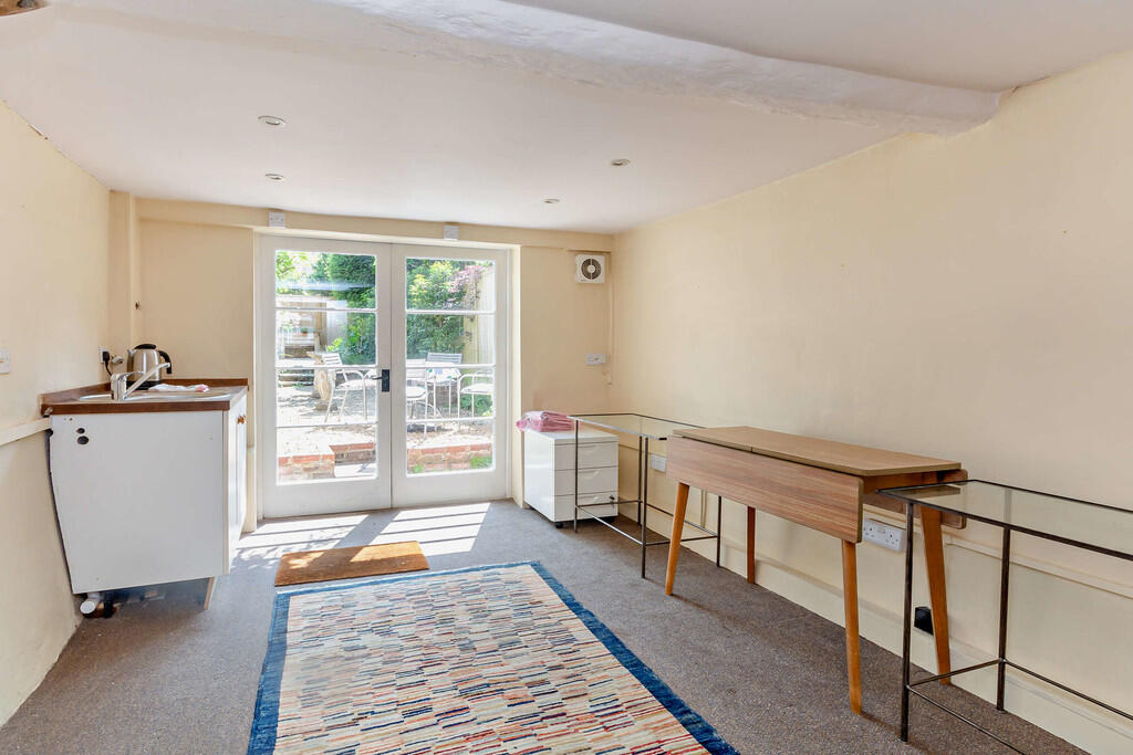 8652715-interior1...