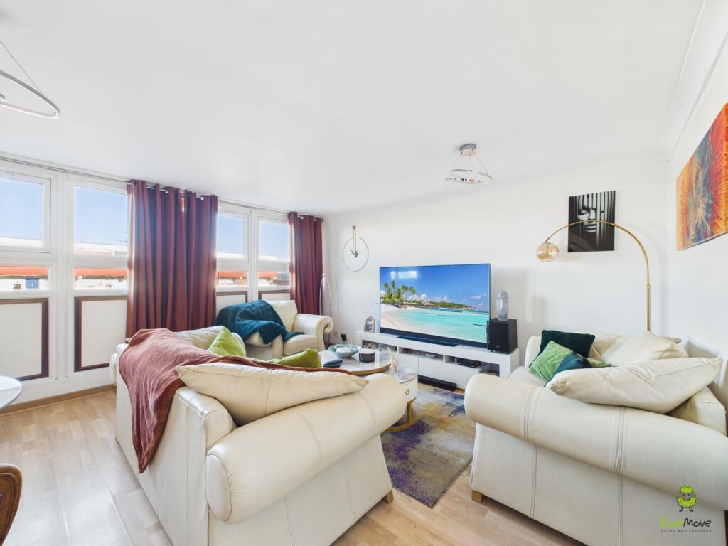 CAM03779G0-PR0318-STILL009