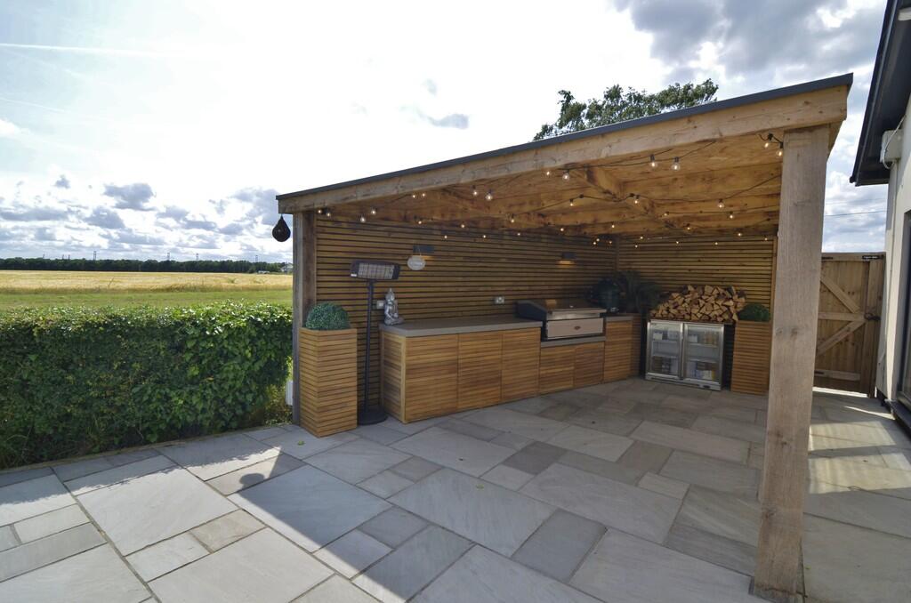 Outdoor Kitchen