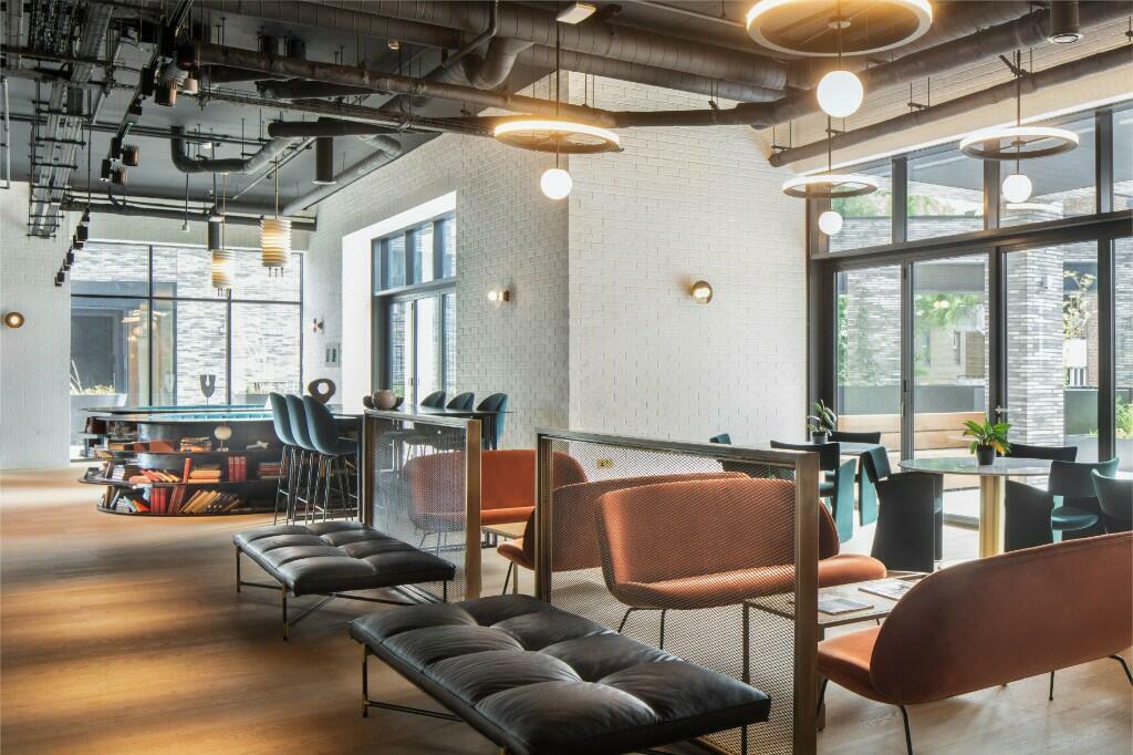 Lobby lounge