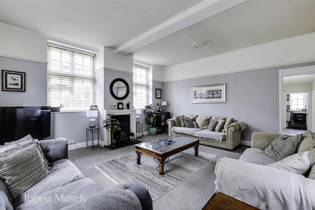 7 Living Room.jpg
