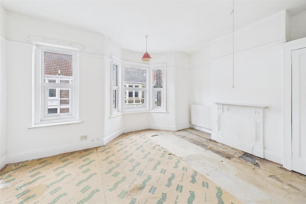 13 Wellington Avenue Montpelier, Bristol BS6 5HP |