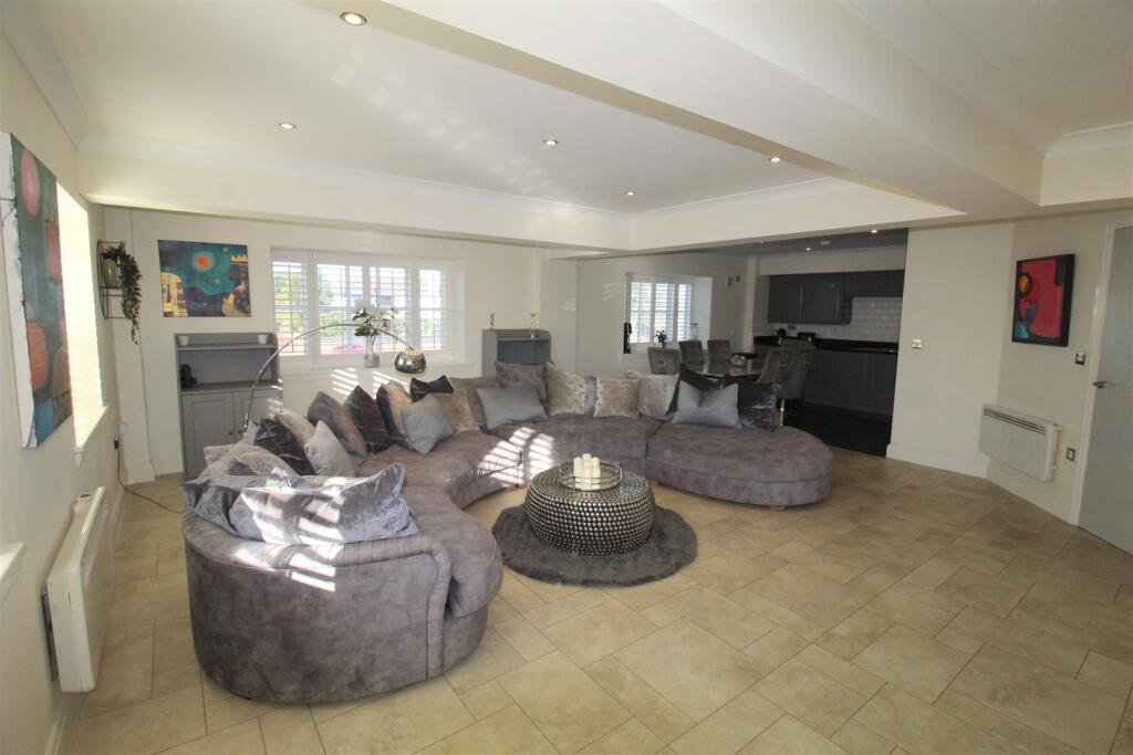 Elizabeth Court, Lounge Kitchen 2.JPG