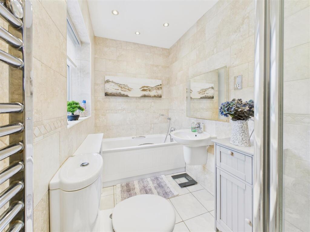 En-suite Bathroom