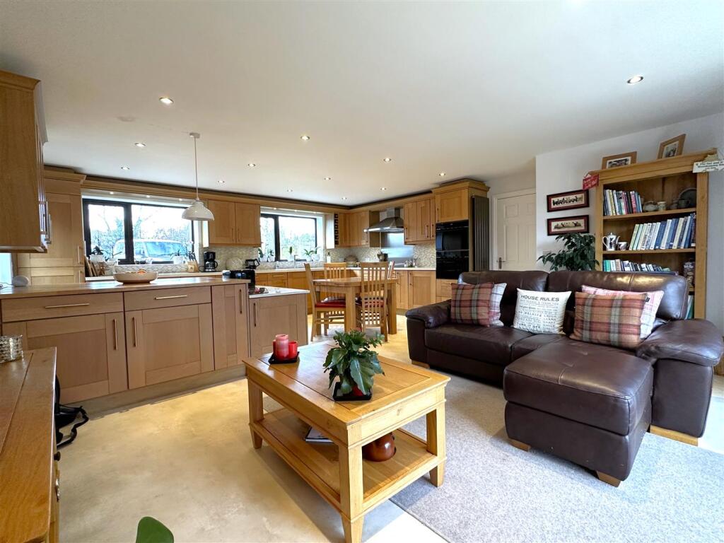 Open-Plan Living/Dining Kitchen 855