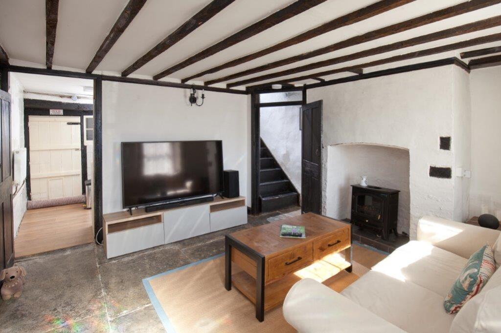 Lounge to Kitchen