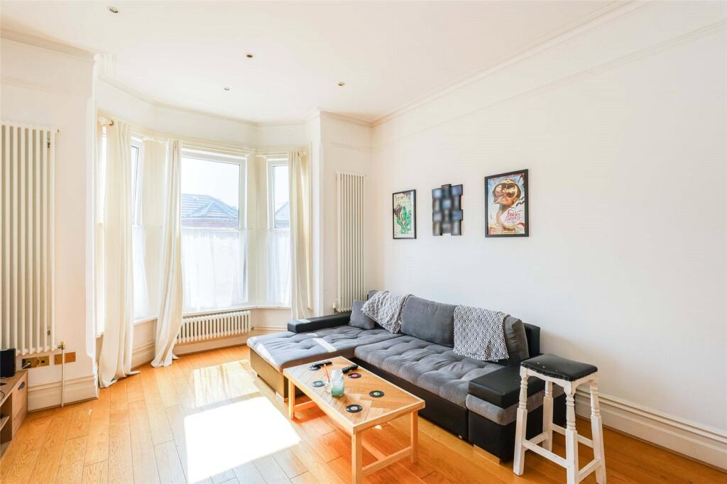 Kitchen / Lounge