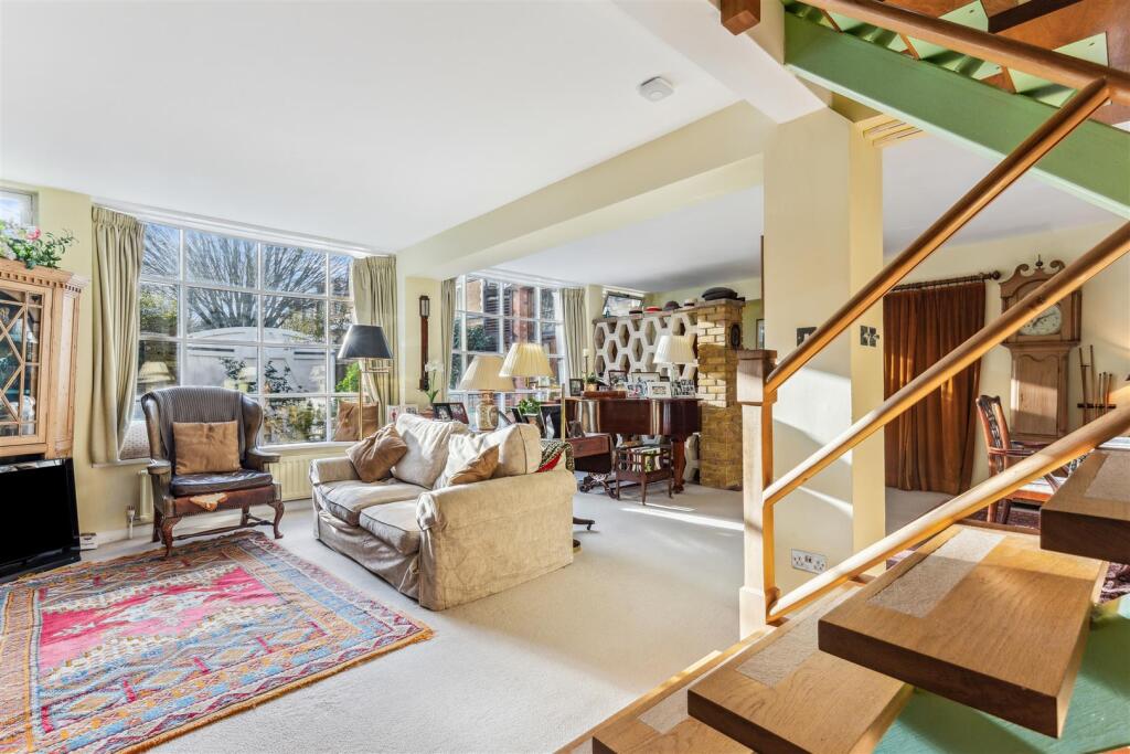 Grove Park Gardens, W4 - FOR SALE