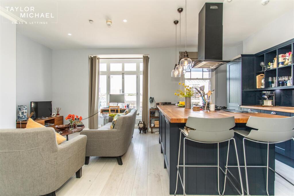 Kitchen / Living Room