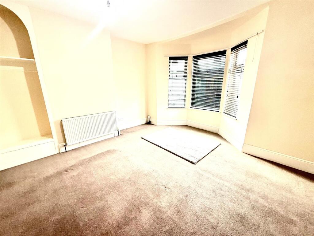 150 Murray bedroom 1.jpg