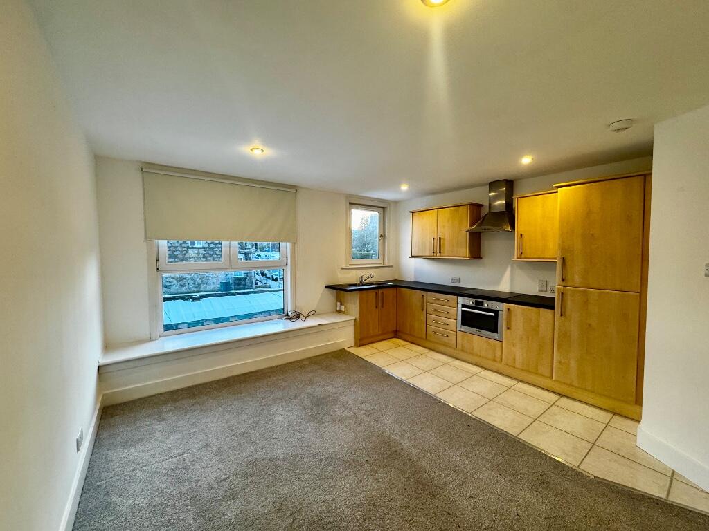 Kitchen / Lounge