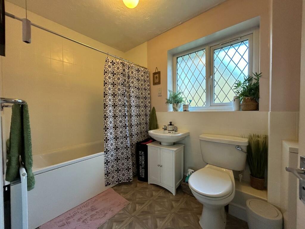 FAMILY BATHROOM