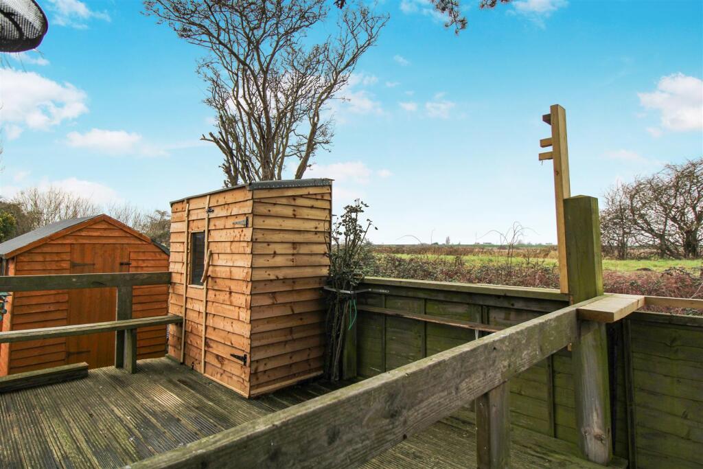 Bird watching hide