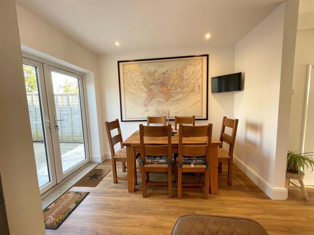 Dining Area.jpg
