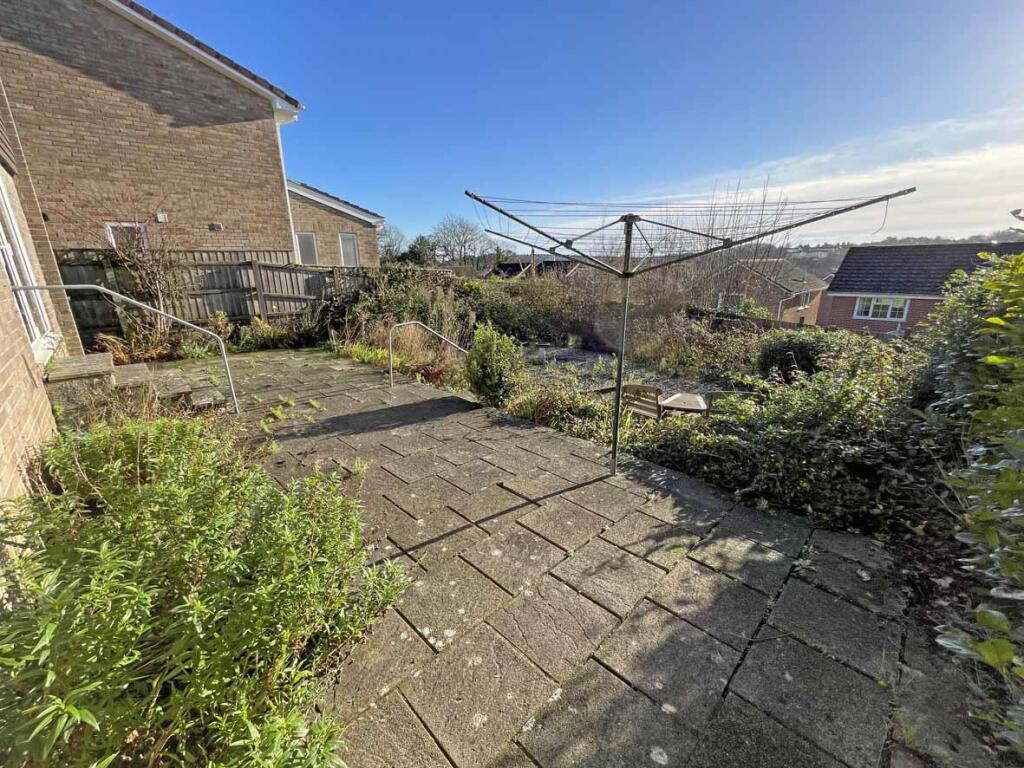 Hopton Close 6 - Garden 2...jpg