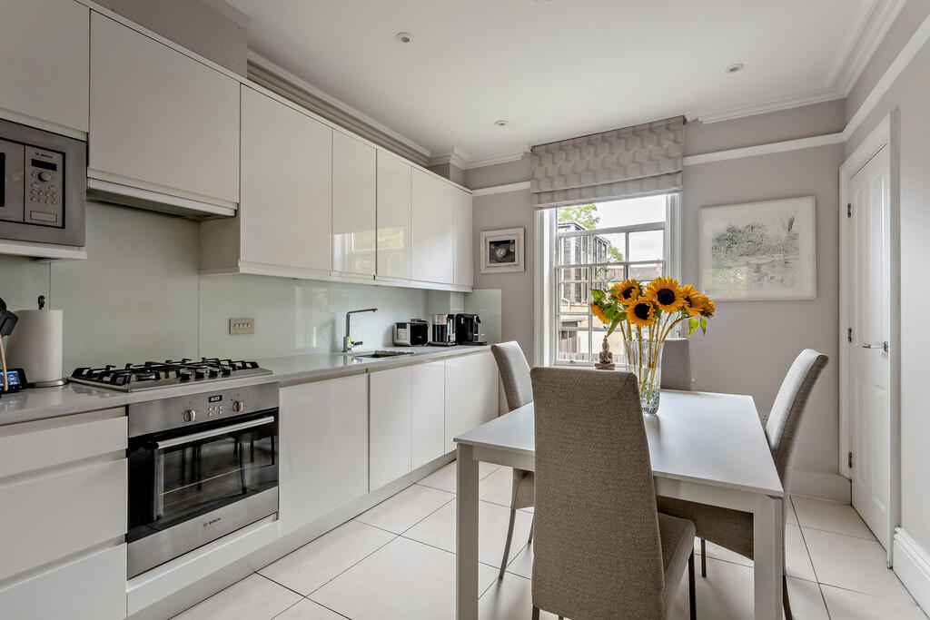 8657811-interior1...