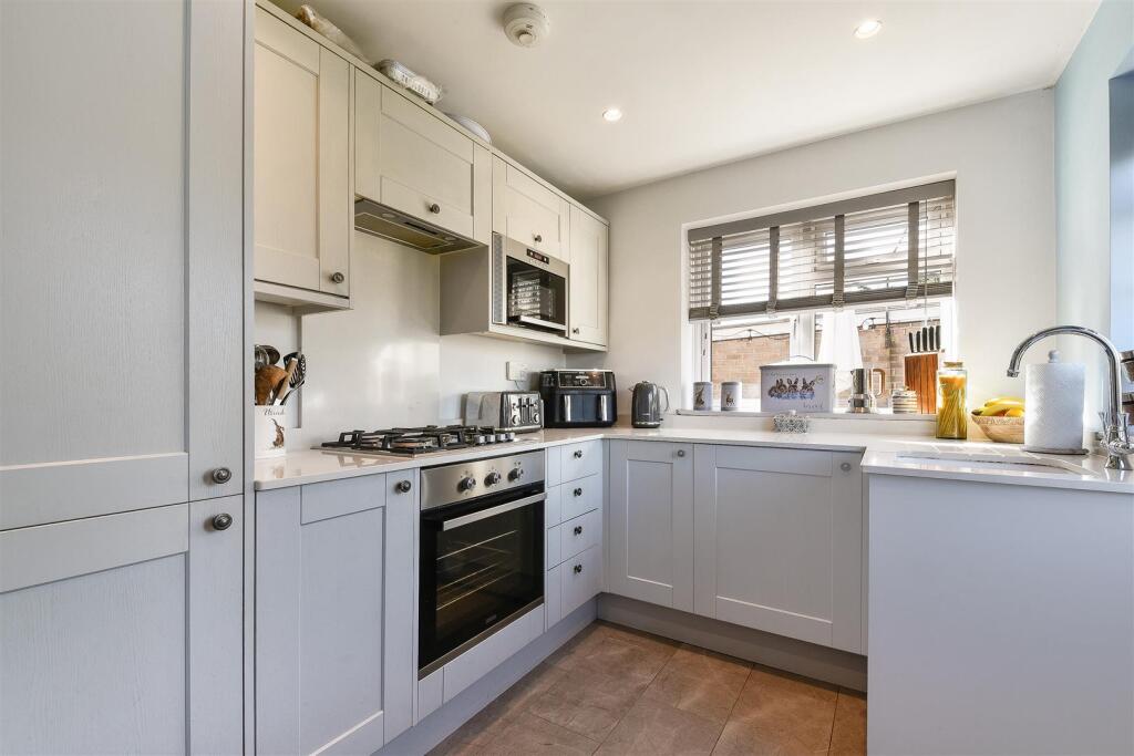 SALTASH CLOSE, 6- (15).jpg