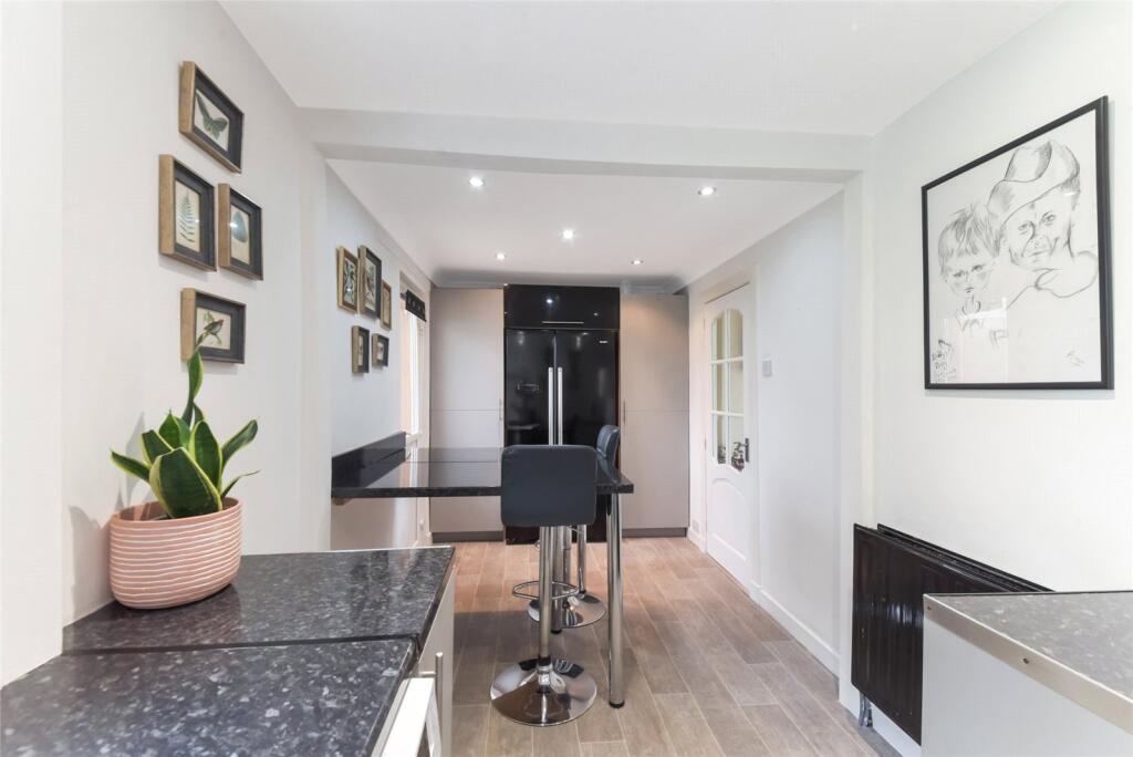 Kitchen/Dining Area