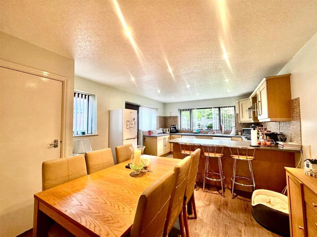 PHOTO-2025-10-10-15-51-58 3.jpg