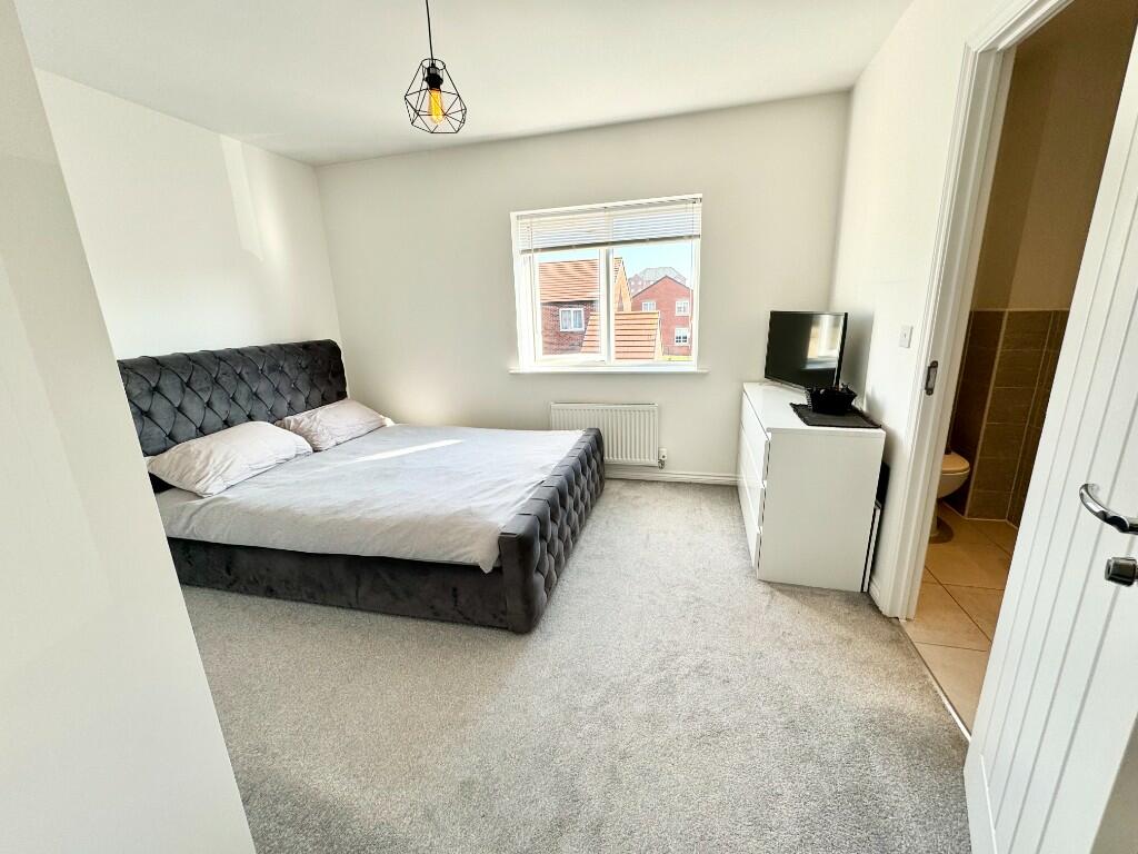 2ND FLOOR REAR BED