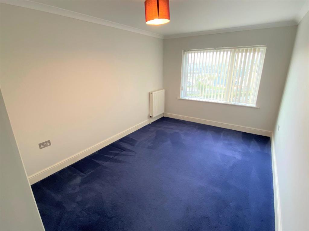 11 Longshore Apartments Bedroom
