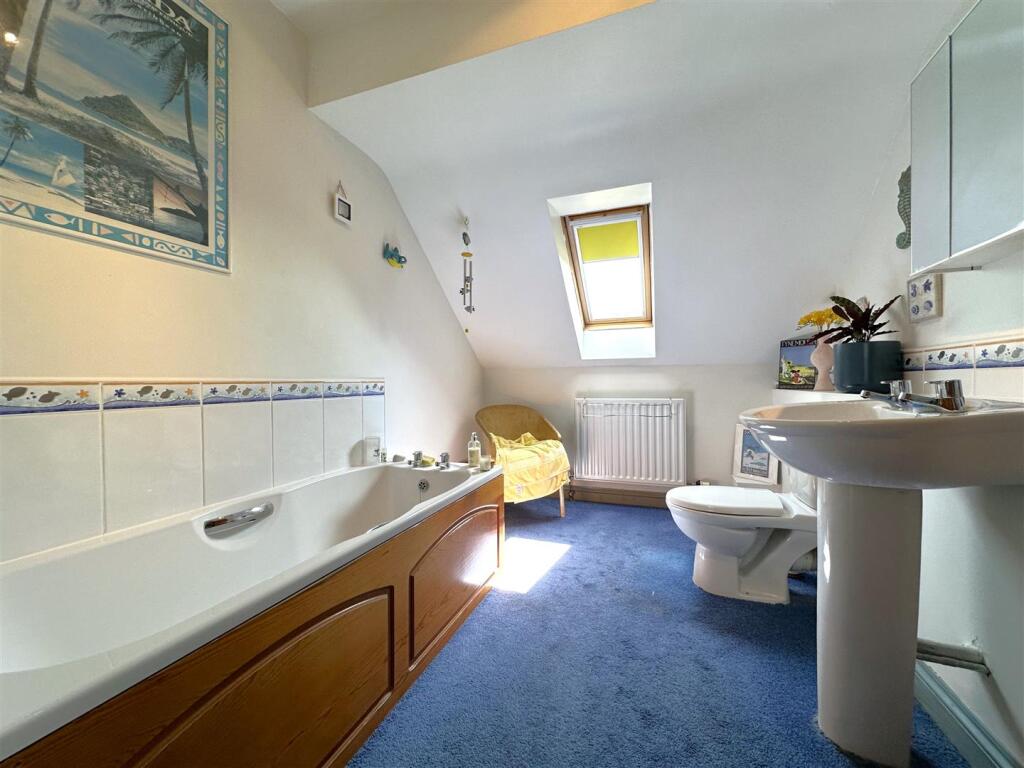 Family Bathroom 877