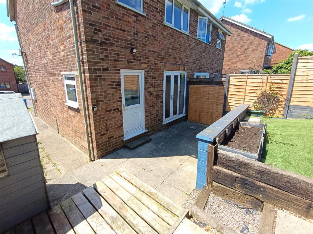 Rear Garden (2) .jpg