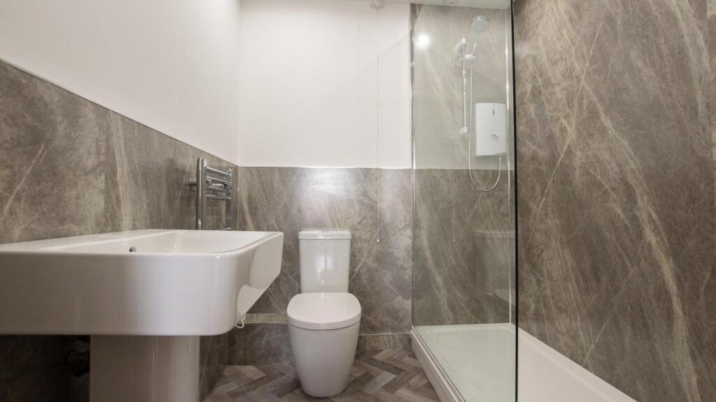 6 Crossley Crt (3).jpg