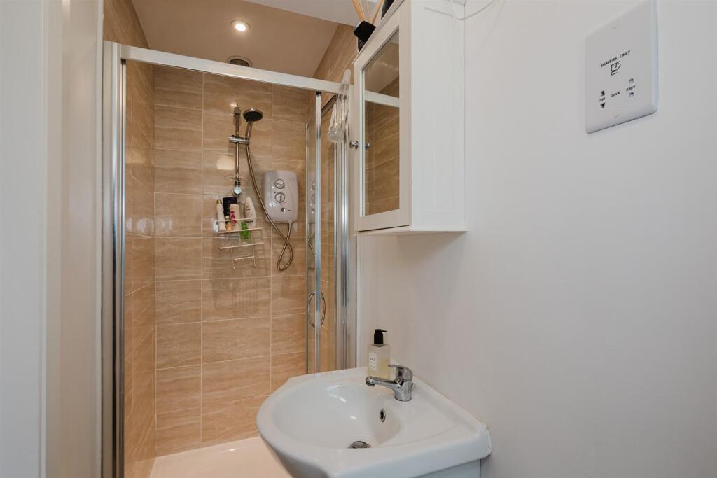 Guest Bedroom 5 En Suite Shower Room