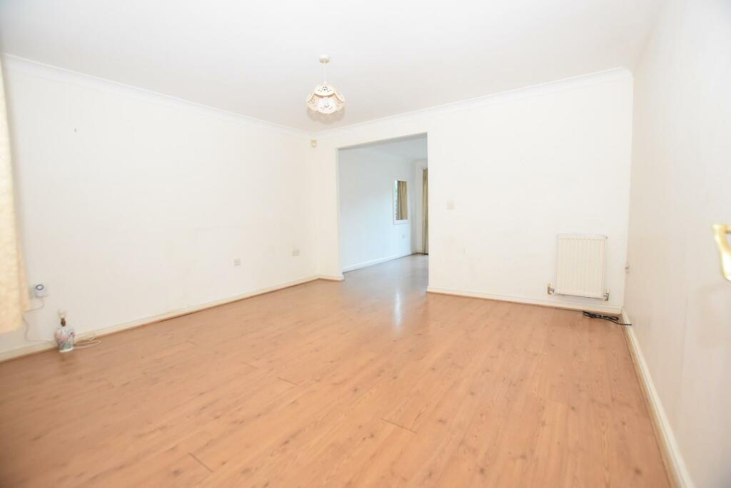 DINING ROOM 02.jpg