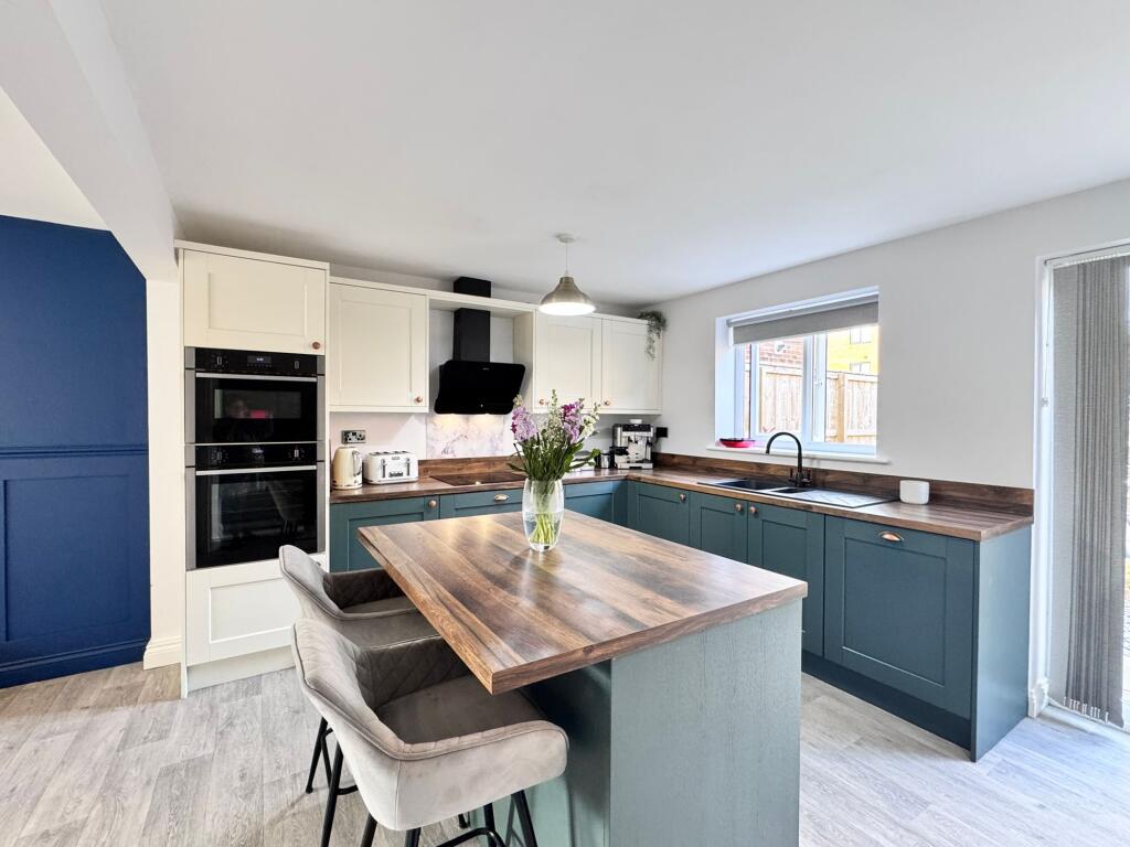 KITCHEN/ LIVING DINING