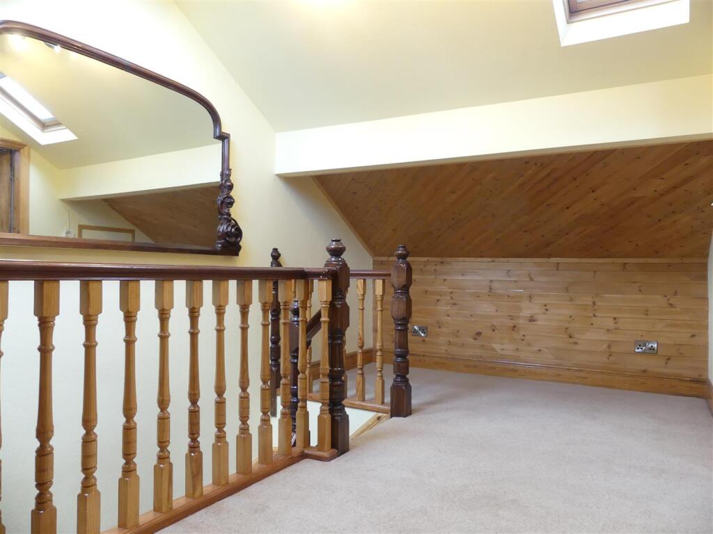 THIRD FLOOR LANDING / STUDY AREA